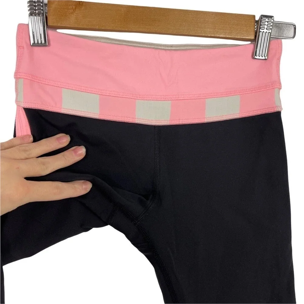 Lululemon Up The Pace Crop Black / Steep Stripe Bleached Coral Horizontal Size 2
